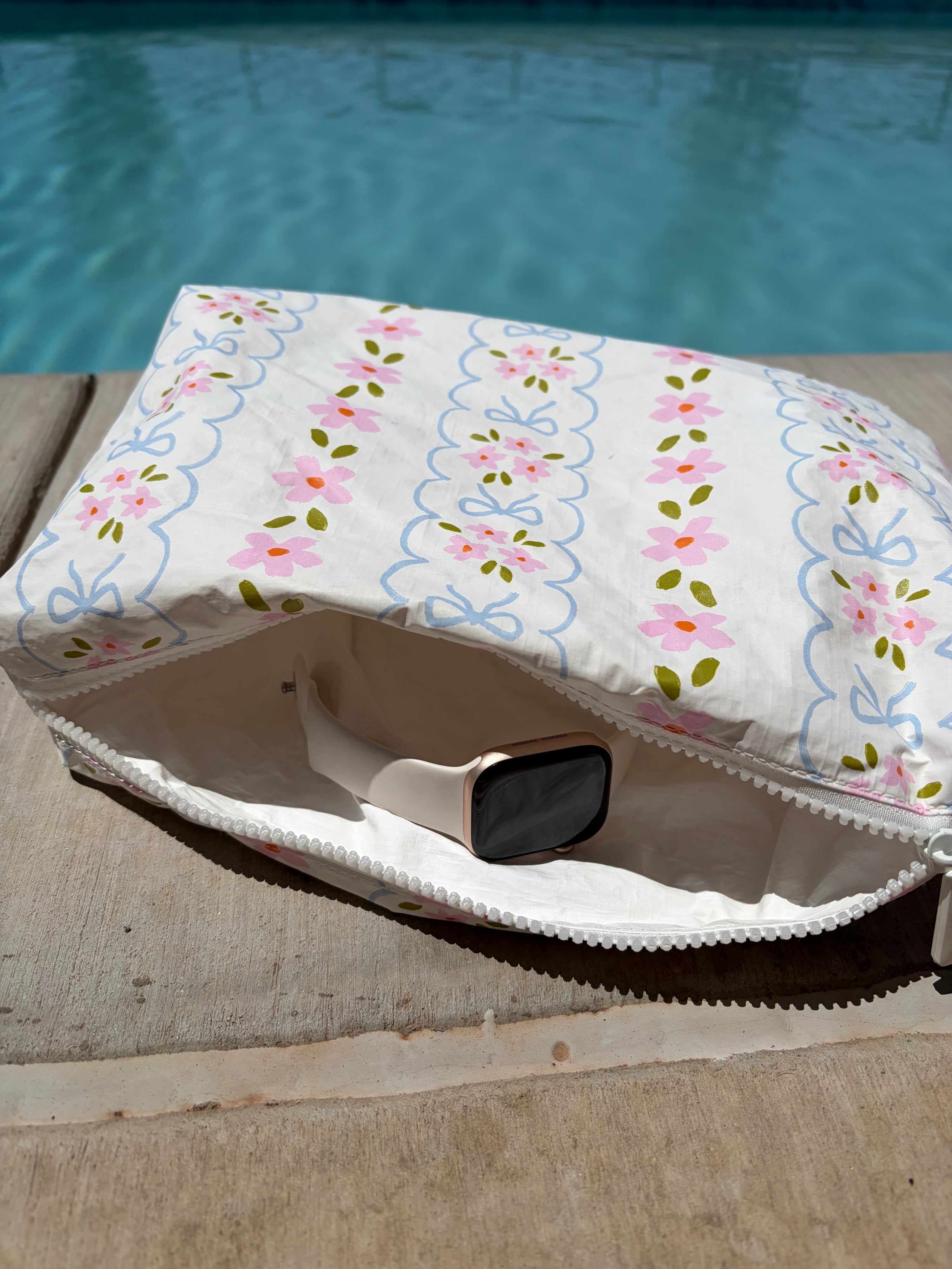 Blue Meadow Sunnlie Pouch
